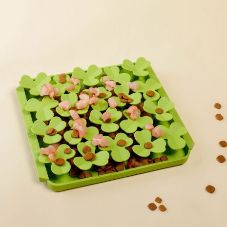 Clover Foraging Mat | Tall Tails